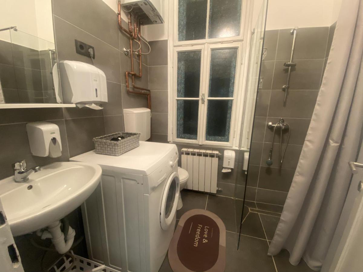 Fg Boutique Hostel Sarajevo Bagian luar foto