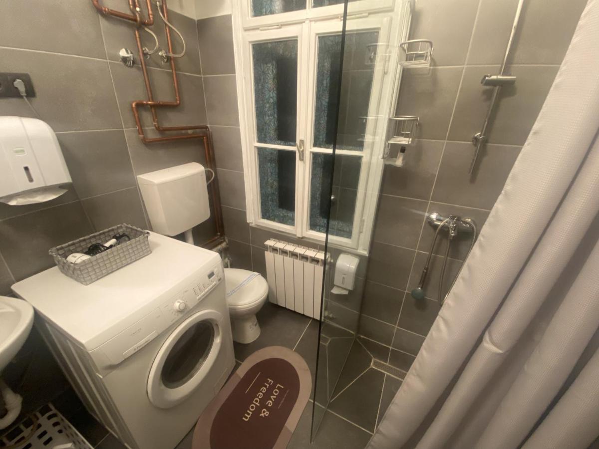 Fg Boutique Hostel Sarajevo Bagian luar foto